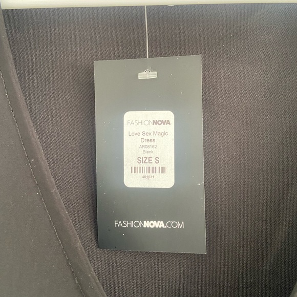 Gown-Formal-Black - Picture 4 of 4